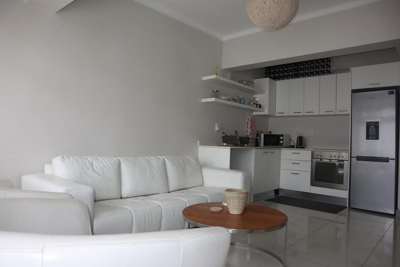 To Let 1 Bedroom Property for Rent in Sea Point Western Cape